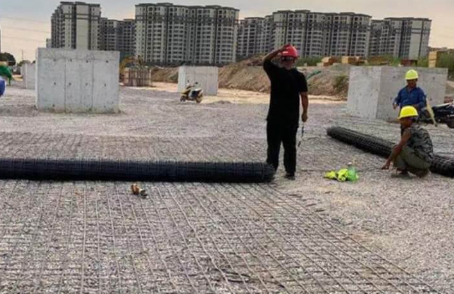 安溪土工格栅铺设前地基要怎么处理？